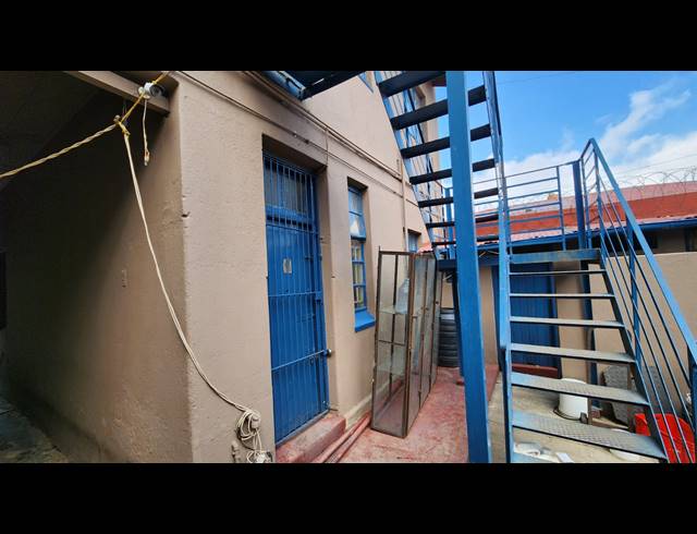 485M² BUILDING FOR SALE IN NEWCLARE